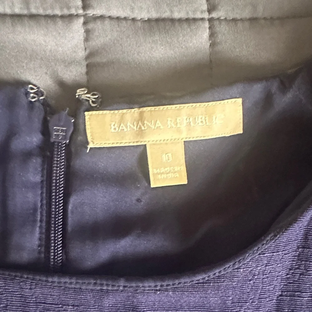 Banana Republic Sleeveless Textured Navy Fit-and-Flare Peplum Top Size 10 - Picture 2 of 8